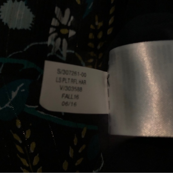 New with Tag Women’s Banana Republic Ruffle Front Flower Print Blouse - Picture 4 of 6